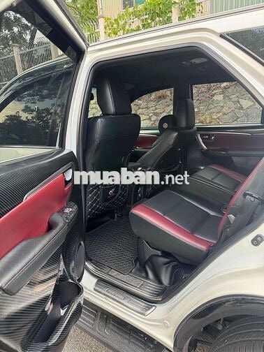Toyota Fortuner Legender Trắng 7 chỗ