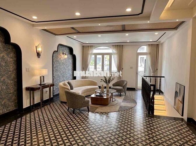 nhà Quận 1 giá rất tốt, khu vực sầm uất nhiều khách tây du lịch