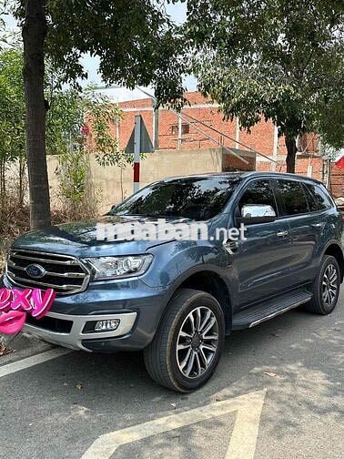 Ford Everest Titanium 7 chỗ Xanh
