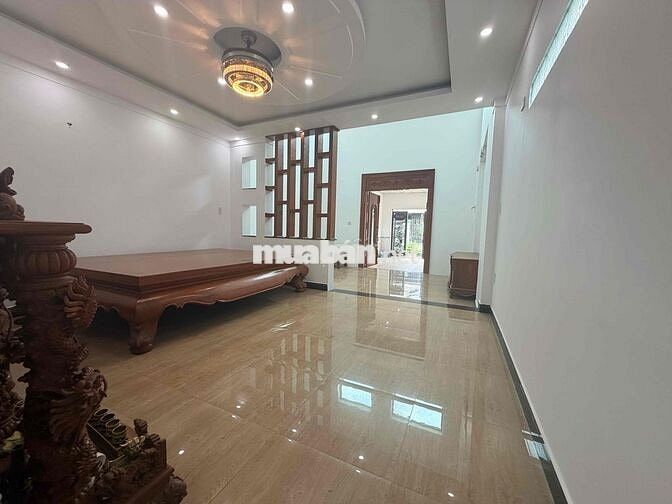 cần bán gấp nhà p thủ dầu một 4phòng ngủ