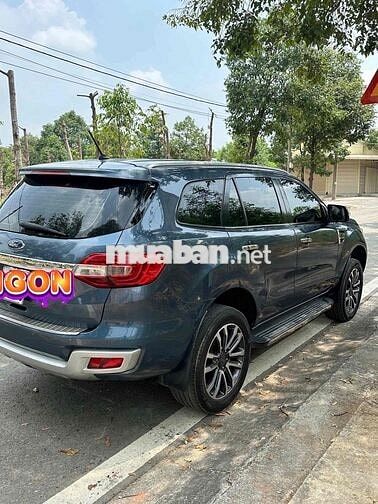 Ford Everest Titanium 7 chỗ Xanh