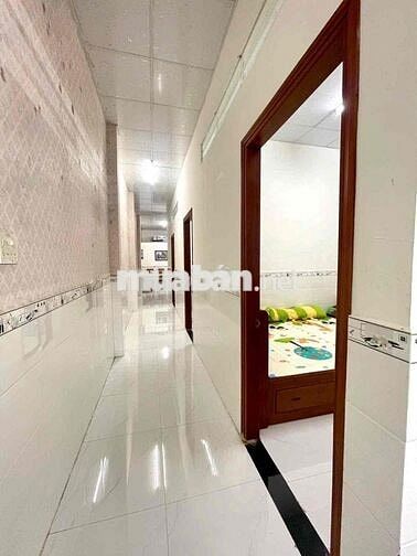 Nhà 3pn 2wc đậu oto trong sân gần lộ 40m