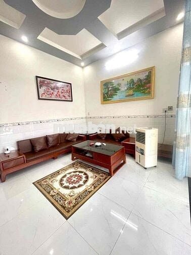 Nhà 3pn 2wc đậu oto trong sân gần lộ 40m