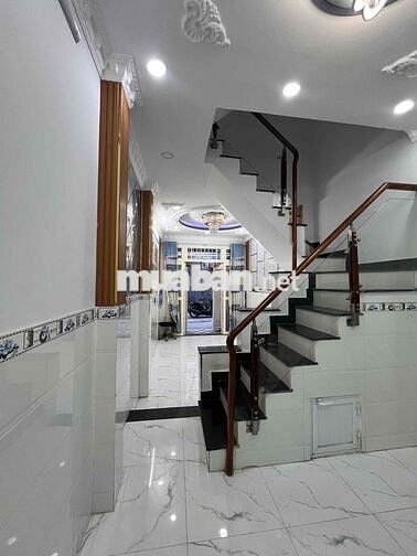 Nhà nguyên căn gần UBND Huyện hẻm ô tô 4PN giá 8tr