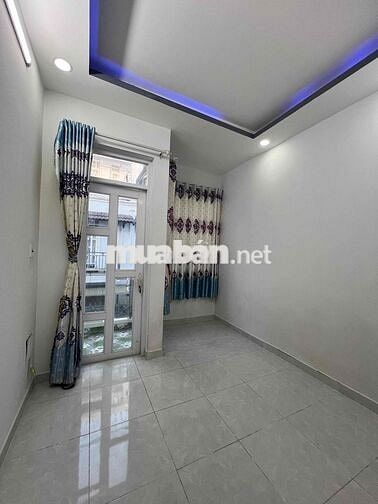 Nhà nguyên căn gần UBND Huyện hẻm ô tô 4PN giá 8tr