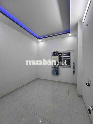 Nhà nguyên căn gần UBND Huyện hẻm ô tô 4PN giá 8tr