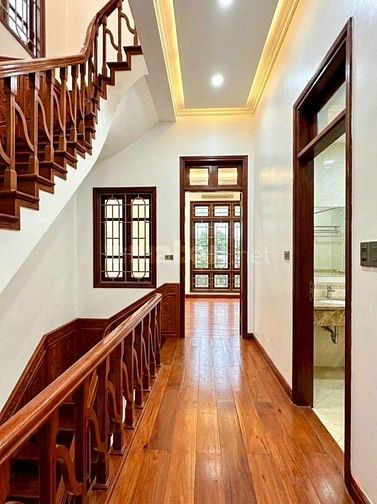 Bán nhà phố Chùa Láng, Đống Đa 56m, 5 tầng, mt 5m. Giá: 27 tỷ