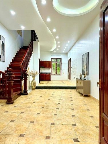 Bán nhà phố Chùa Láng, Đống Đa 56m, 5 tầng, mt 5m. Giá: 27 tỷ