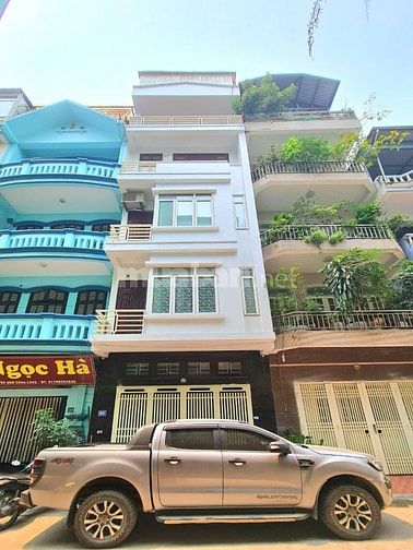 Bán nhà phố Chùa Láng, Đống Đa 56m, 5 tầng, mt 5m. Giá: 27 tỷ
