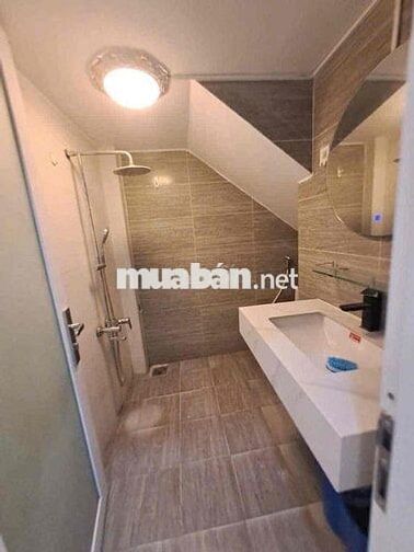 Cho thuê nhà nguyên căn đủ nội thất chỉ xách vali vào ở gần trường học