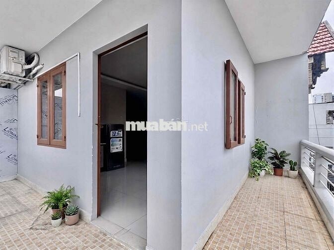 căn hộ full nội thất mới có ban công cực lớn trung tâm Phú Nhuận