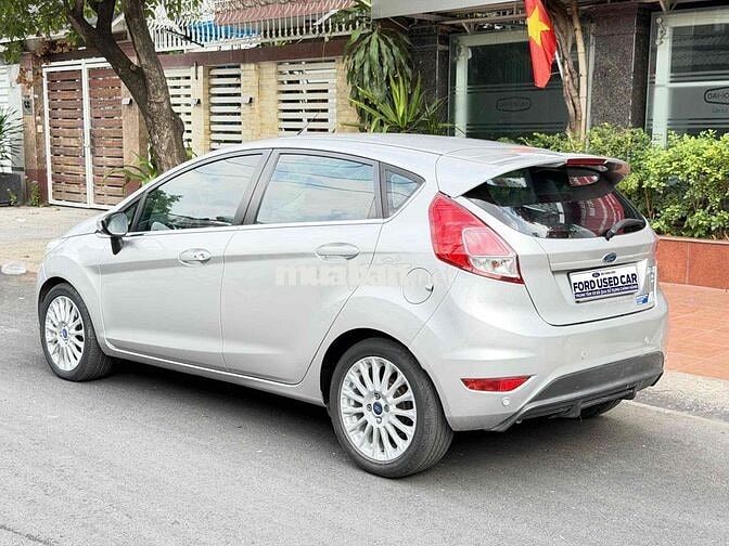Ford Fiesta 2015 72.000 km Bạc