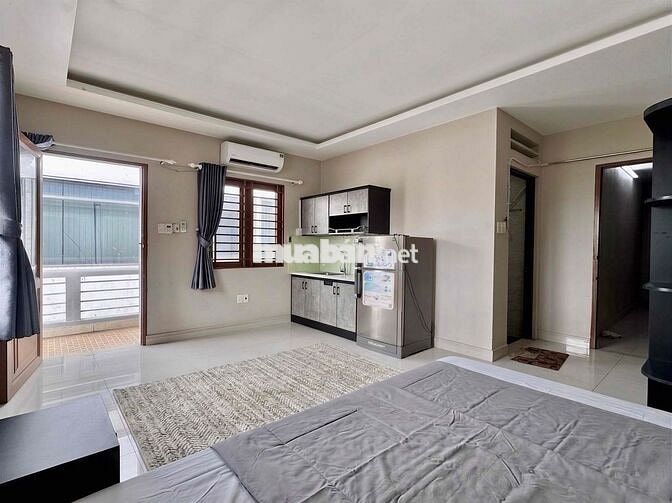 căn hộ full nội thất mới có ban công cực lớn trung tâm Phú Nhuận