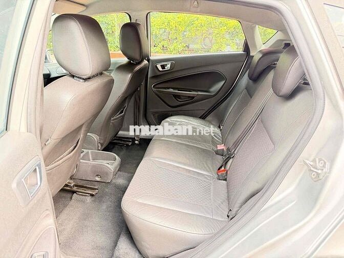 Ford Fiesta 2015 72.000 km Bạc