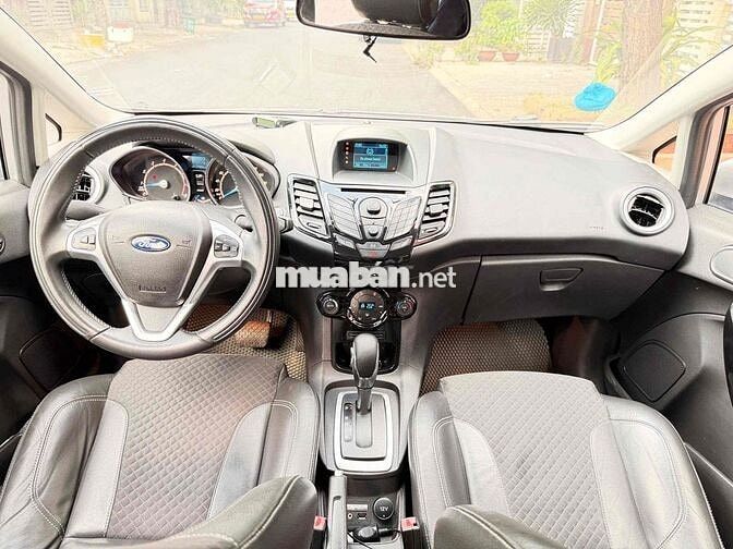 Ford Fiesta 2015 72.000 km Bạc