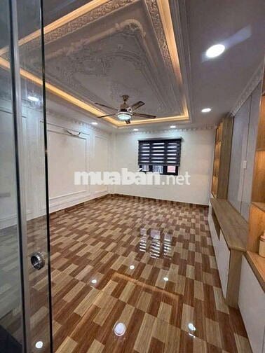 Nhà 1 trệt 1 lửng 3 lầu đường số 6 BHH B bình tân