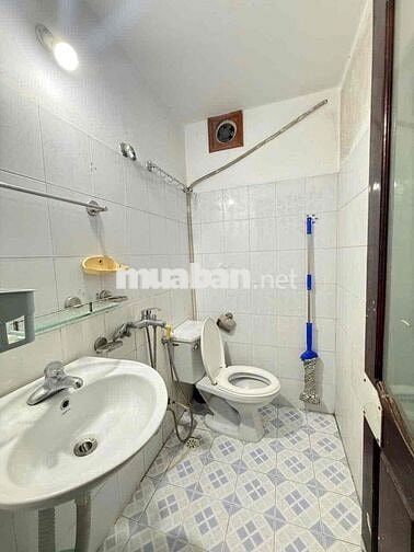 Cho thuê nhà Bùi Xương Trạch -Thanh Xuân diện tích 35×5 tầng+tum