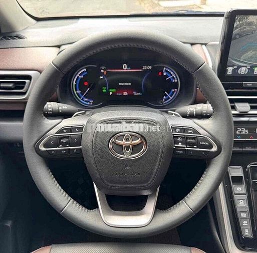 Innova Cross HEV 2023 chất xe cực kì đẹp