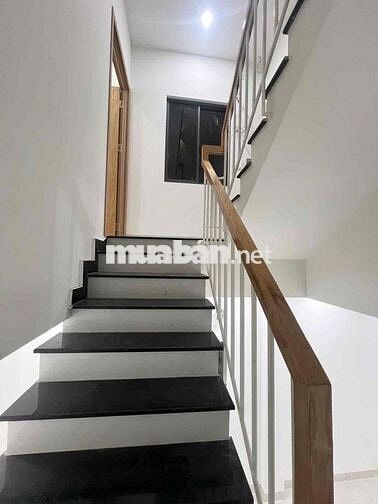 6,8 tỷ có nhà 3 tầng hẻm xe hơi, Linh xuân Thủ Đức (120m2)