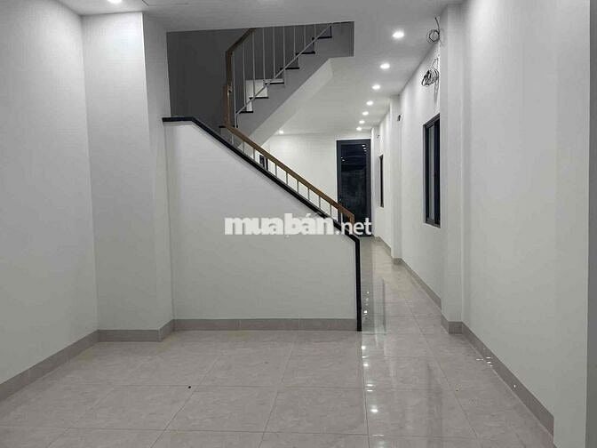 6,8 tỷ có nhà 3 tầng hẻm xe hơi, Linh xuân Thủ Đức (120m2)