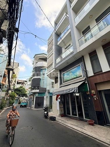Bán nhà MT Nguyễn Thanh Tuyền,P2,Tân Bình.DT 4x13.5m- Đúc 5 tầng. 