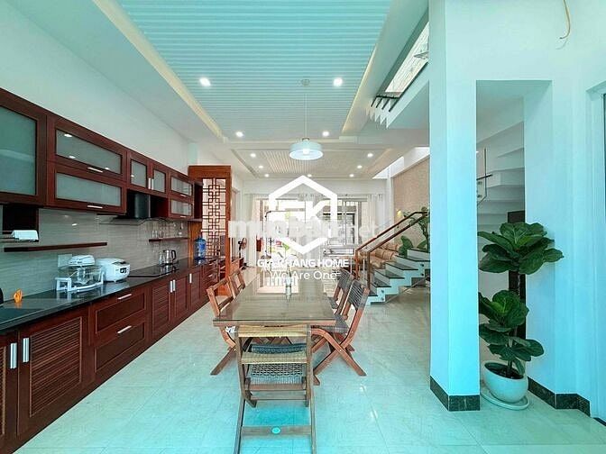 CHO THUÊ DÀI DẠN NHÀ PHỐ HIỆN ĐẠI THIẾT KẾ KHÔNG GIAN MỞ ĐÓN ÁNH SÁNG