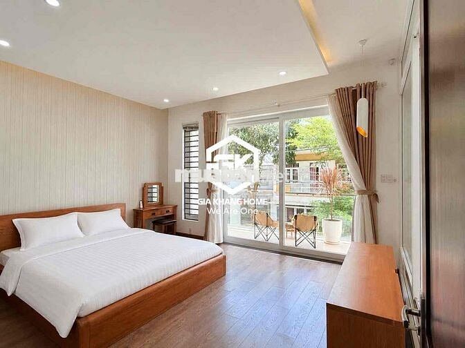 CHO THUÊ DÀI DẠN NHÀ PHỐ HIỆN ĐẠI THIẾT KẾ KHÔNG GIAN MỞ ĐÓN ÁNH SÁNG