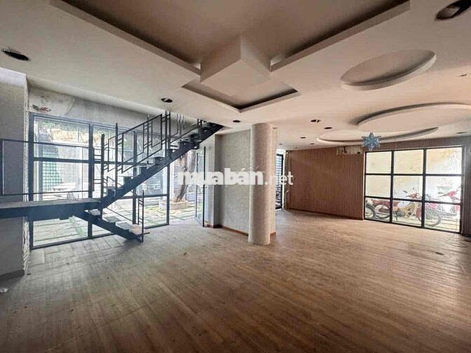 Ngang 12m - Villa Sân Vườn Đường Nguyễn Văn Đậu, Q.PN