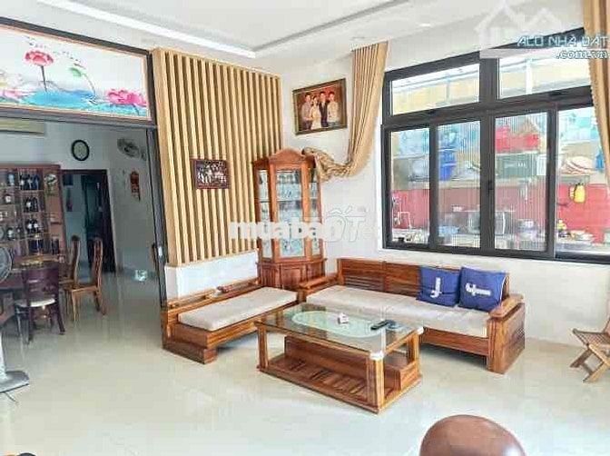 Bán Biệt Thự - 250m2 đất - Nguyễn Đình Thi