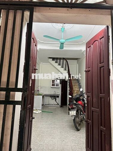 Cho thuê nhà ngách 1 Ngõ 898 Đường Láng, 25m2x4 tầng, 12tr/tháng