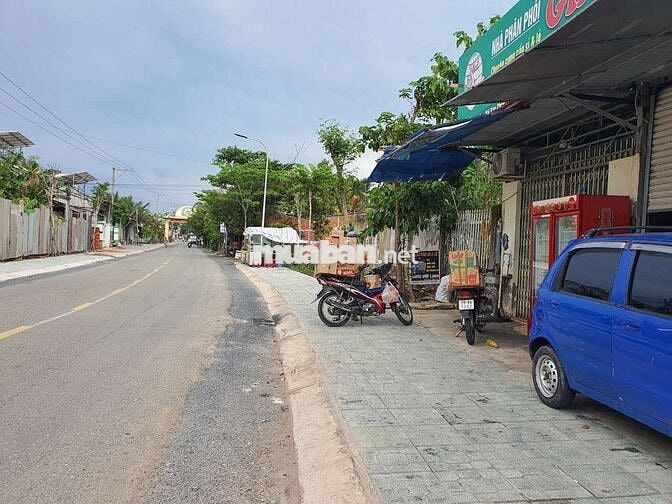 Mặt tiền ngang trước 9m x hậu 10m x dài 35m, Thổ cư 300m