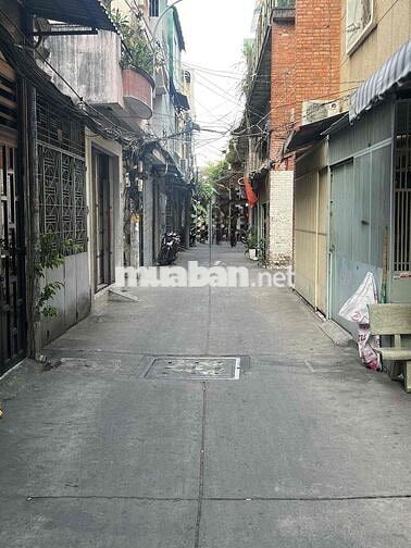 QUẬN 10 - SÁT ĐẠI HỌC HOA SEN - NHÀ TẬP THỂ TẦNG TRỆT - HẺM XE HƠI - C