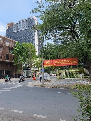 Cho thuê nhà GÓC 2MT số 37 đường Nguyễn Đình Chiểu- Phùng khắc khoan ,