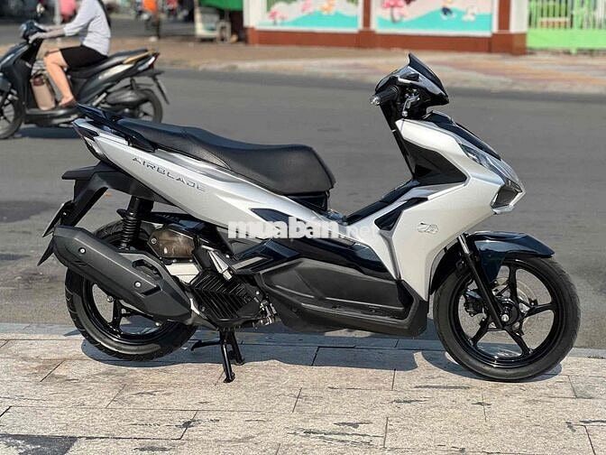 Honda AirBlade 125 4Val 2023 Bạc Đen