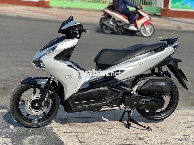 Honda AirBlade 125 4Val 2023 Bạc Đen