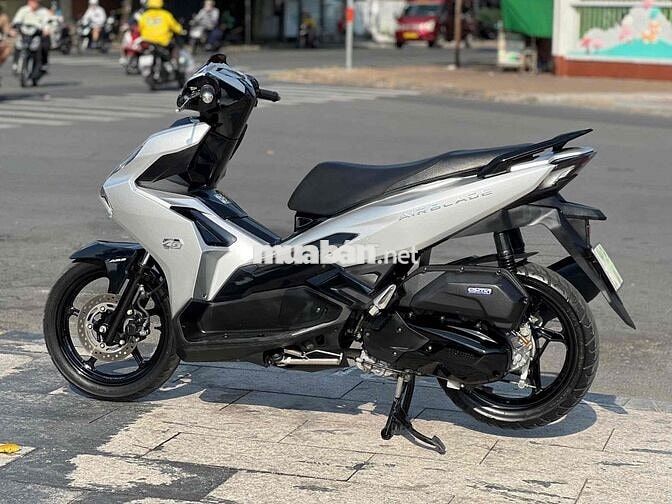 Honda AirBlade 125 4Val 2023 Bạc Đen