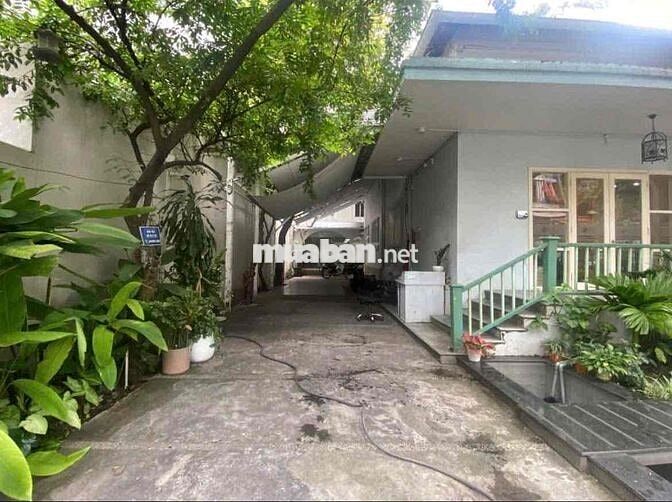 Ngang 12m - Villa Sân Vườn Phan Kế Bính - Quận 1