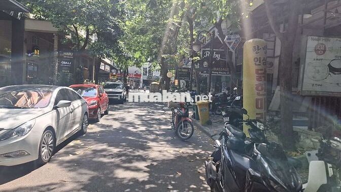 Cho thuê mặt bằng bán hầm Hưng Phước 3 sân rộng cực đẹp