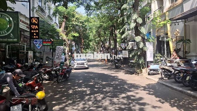 Cho thuê mặt bằng bán hầm Hưng Phước 3 sân rộng cực đẹp