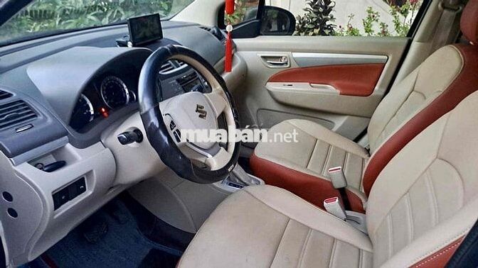 Suzuki Ertiga 7 chỗ Xám