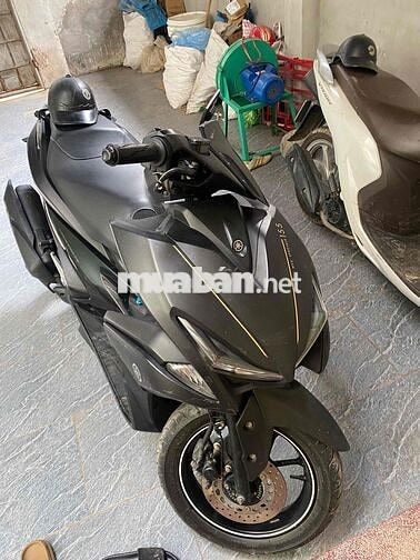 Yamaha NVX màu Đen