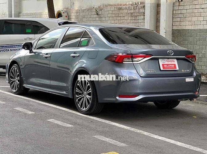 Toyota Altis 2022 1.8V 30.000 km Xám