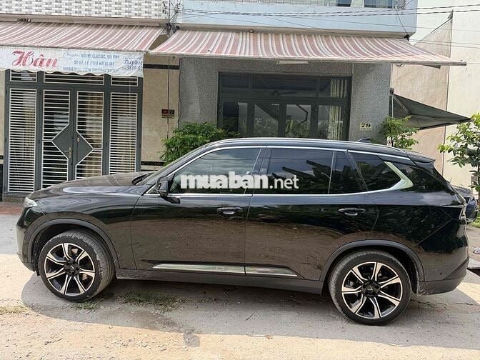 VinFast Lux SA 2.0 2019 Premium Đen