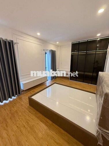 Nhà nguyên căn hẻm xe hơi Lạc Long Quân, tiện ở, kinh doanh Spa, nail