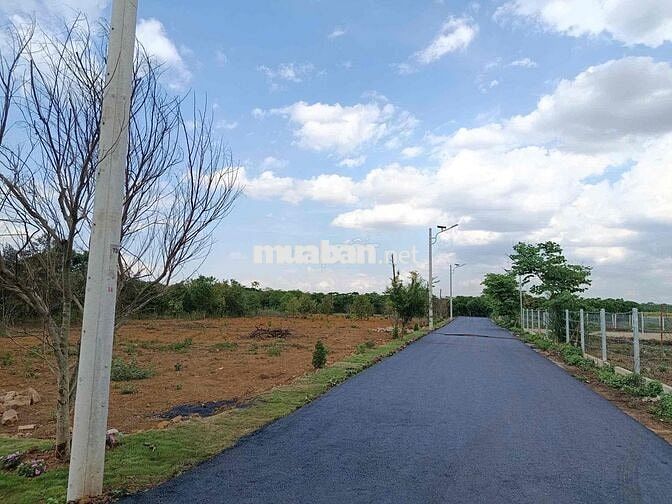 ĐẤT ĐẸP ĐỐI DIỆN SÂN BÓNG TẠI BÌNH THẠNH - ĐỨC TRỌNG - LÂM ĐỒNG