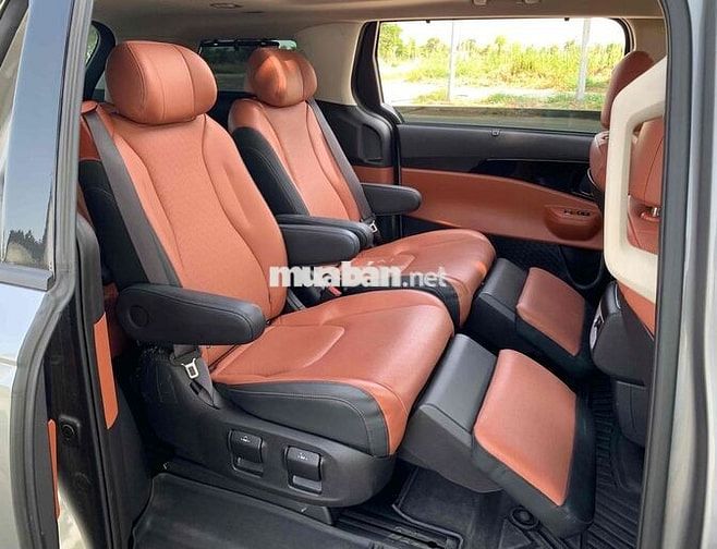 Carnival 2025 Signature rẻ hơn xe mới gần 200tr