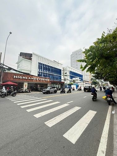 Cho thuê Tòa nhà GÓC 2MT số 92 Cách Mạng Tháng Tám, Phường 4, Quận 3, 