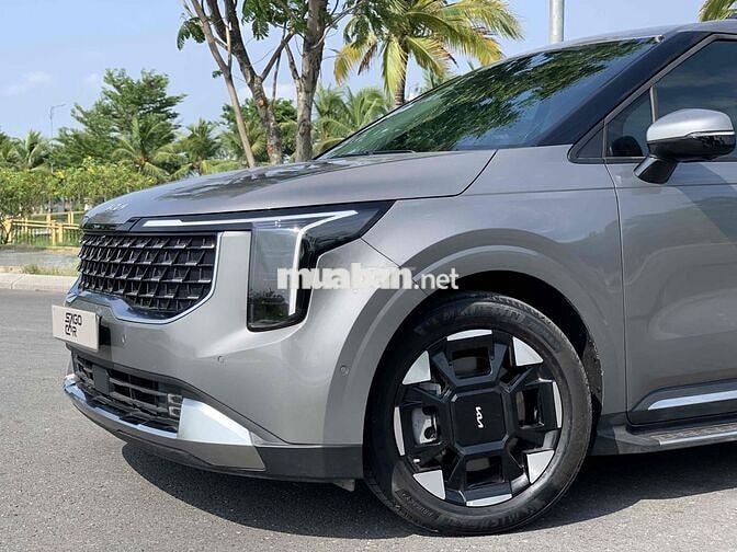 Carnival 2025 Signature rẻ hơn xe mới gần 200tr