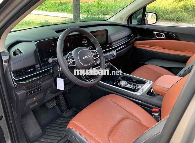 Carnival 2025 Signature rẻ hơn xe mới gần 200tr