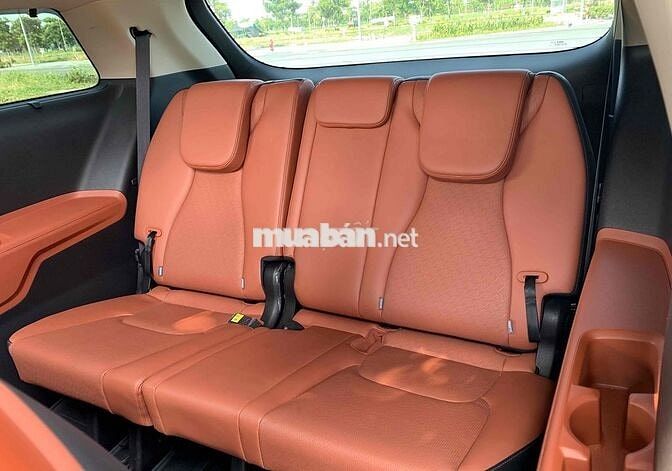 Carnival 2025 Signature rẻ hơn xe mới gần 200tr